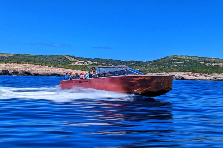 Luxury powerboat rent - Image 1