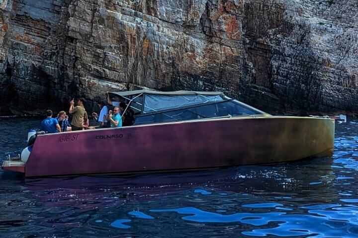 Luxury powerboat rent - Image 4