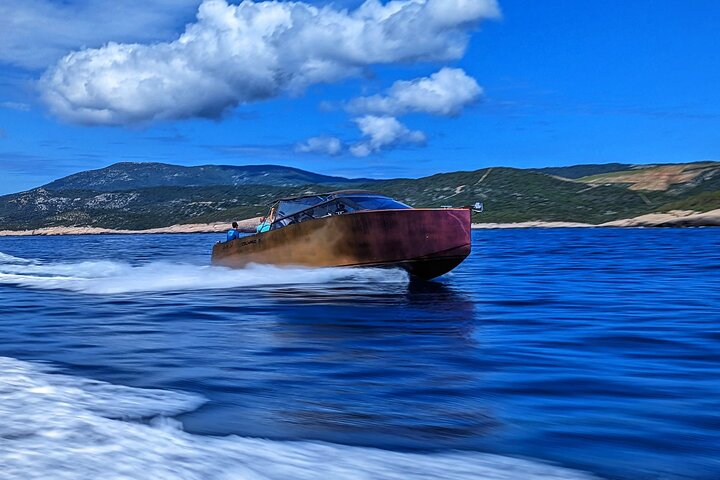 Luxury powerboat rent - Image 2