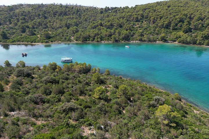 Magic Blue lagoon & 3 islands tour, water and wine included - Image 4