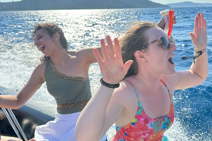 Magic Blue lagoon & 3 islands tour, water and wine included - Image 5