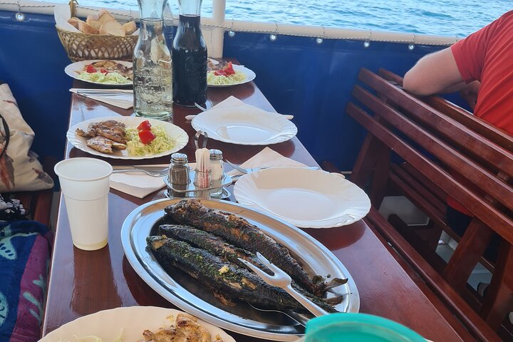 Private Boat Tours for large groups - Image 4