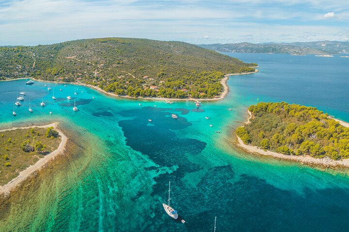 Private Tour from Split: Blue Lagoon & 3 Islands + Wine Included - Image 3