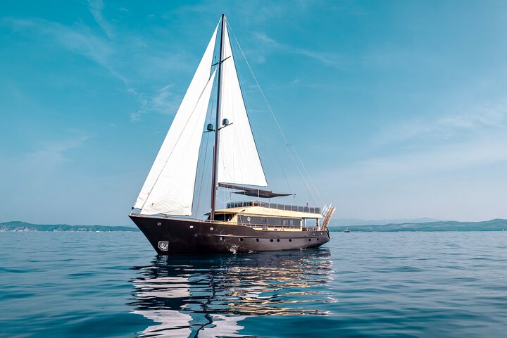 Private tour with Luxury yacht Santa Clara in Croatia - Image 2
