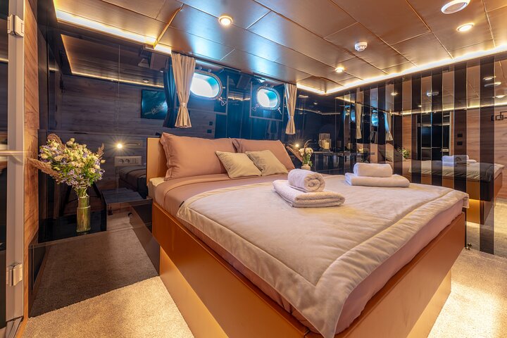 Private tour with Luxury yacht Santa Clara in Croatia - Image 5