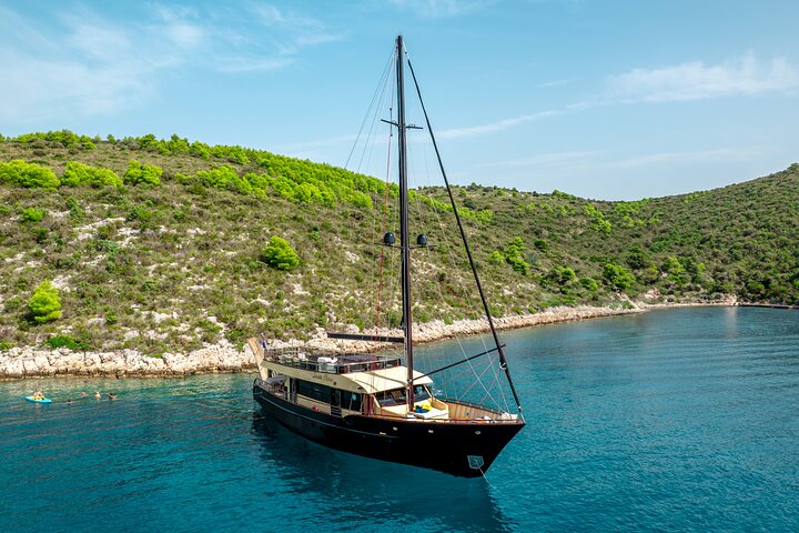 Private tour with Luxury yacht Santa Clara in Croatia - Image 1