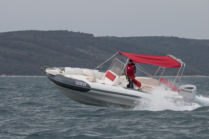 Speedboat Rental - Image 2