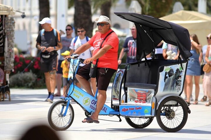 Split Tour in Private Electric Rickshaw - Image 3