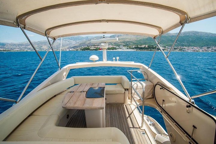 Yacht - Day Charter - Image 4