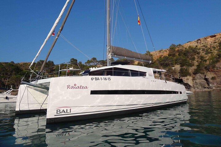 Catamaran private charter - Image 4