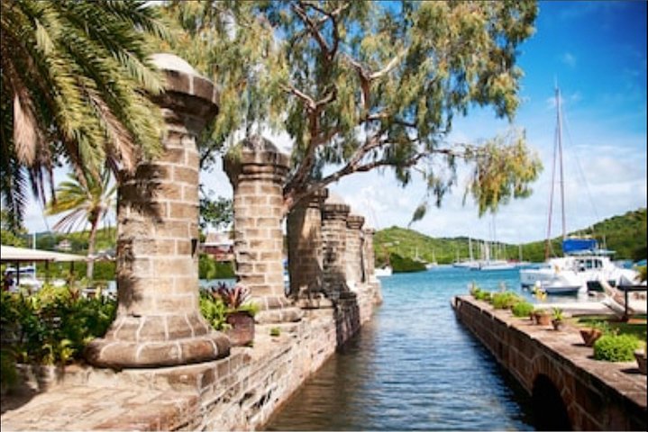 Scenic Tour of Antigua - Image 1