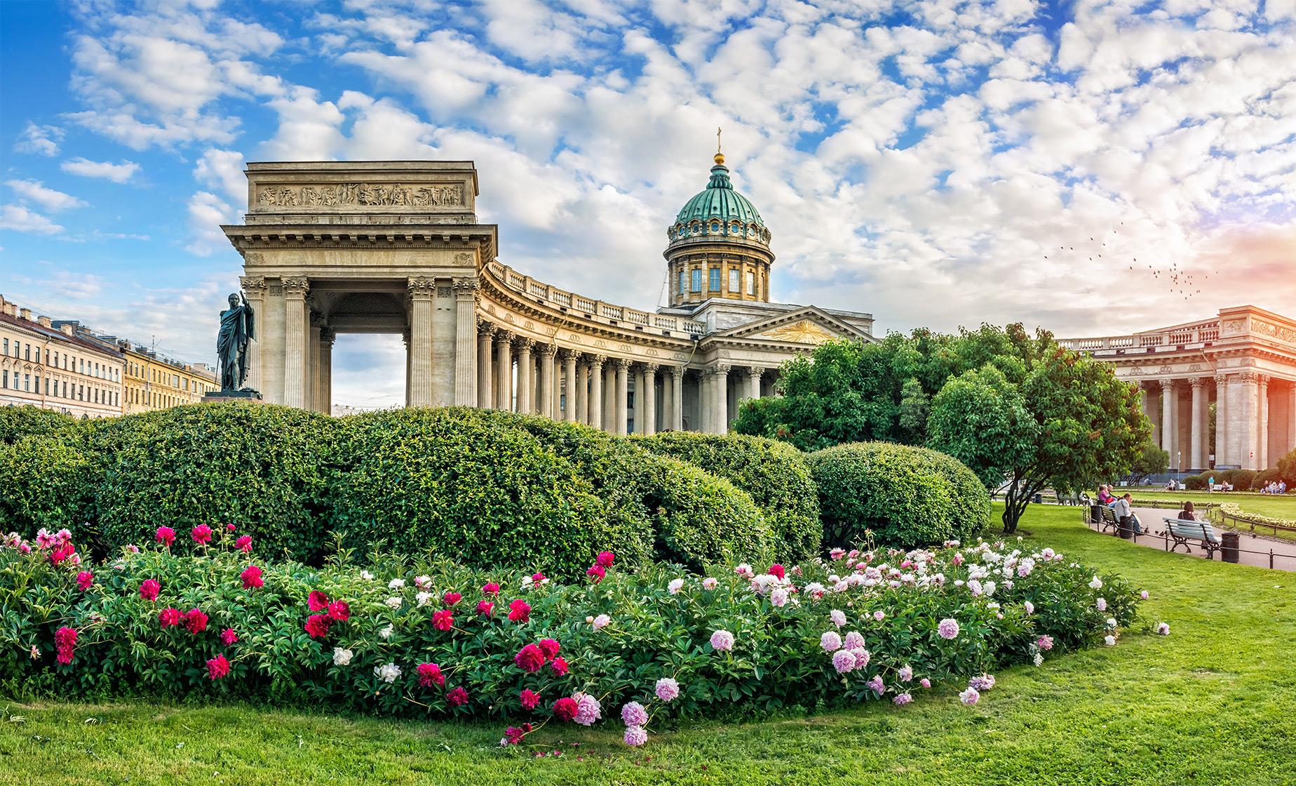 Private Best of St. Petersburg. Family Visit and Metro ride (Visas Included) - Image 1