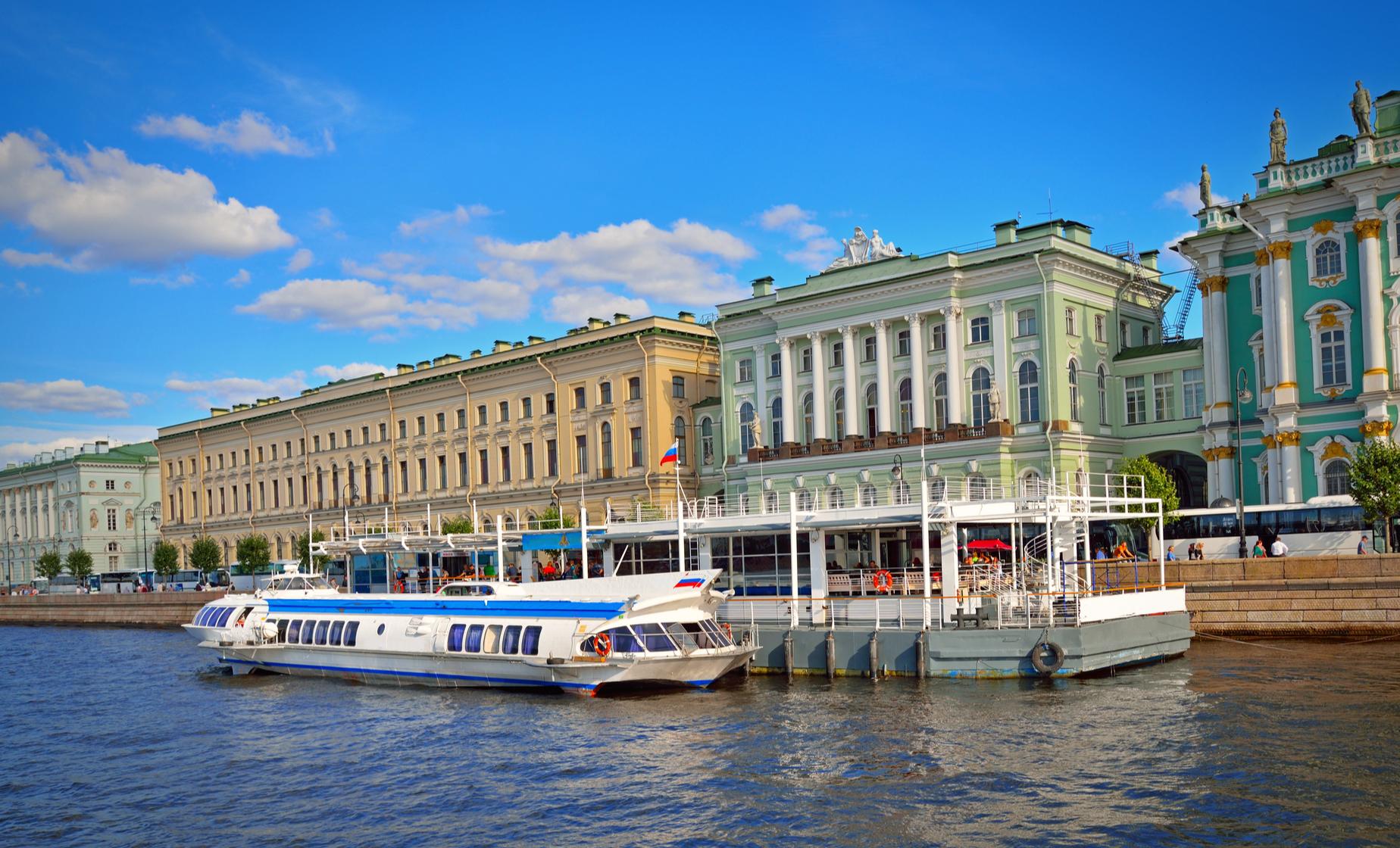 Private Royal Palaces and Hydrofoil (Visas Included) - Image 1