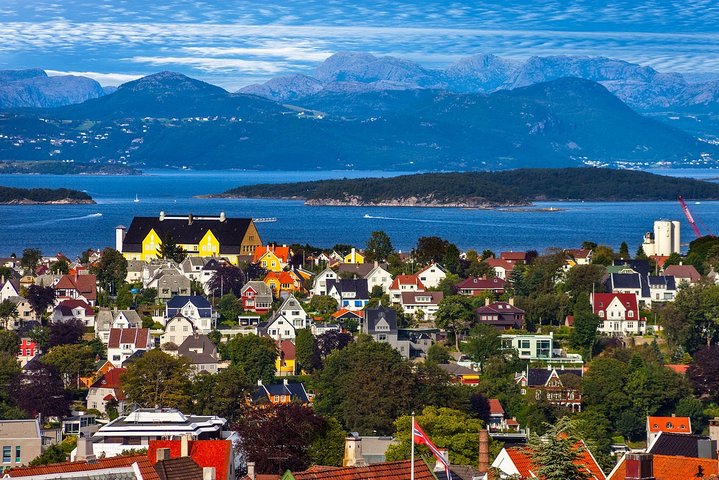 An amazing guided private walking tour of Stavanger. - Image 1