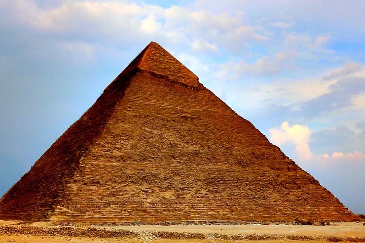 Day Tour to Pyramids And The Egyptian Museum from Cairo - Image 1