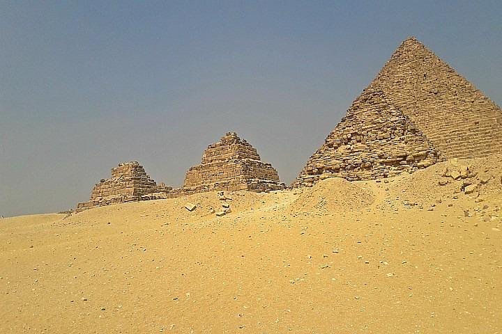 Giza Pyramids and Sphinx half day tour - Image 1