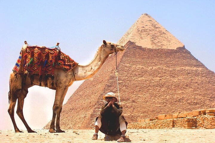 Guided Day Tour to Pyramids of Giza, Sphinx and Cairo Attractions - Image 1