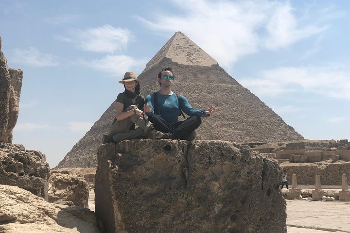 Low- Cost Guiding Tour to Pyramids of Giza & Sphinx - Image 1