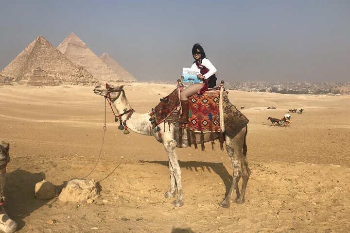 Private Day Tour to Giza Pyramids, sphinx, Sakkara & Dahshur - Image 1