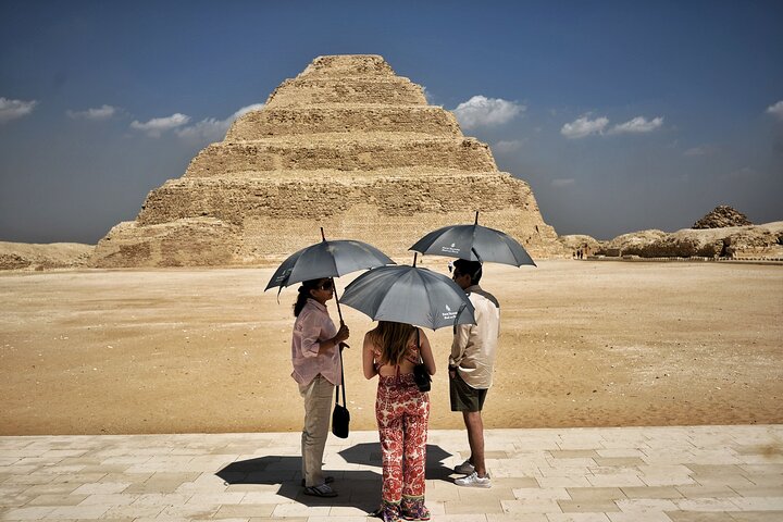 Private Guided Tour to Giza pyramids, Sphinx and Saqqara + Lunch - Image 4