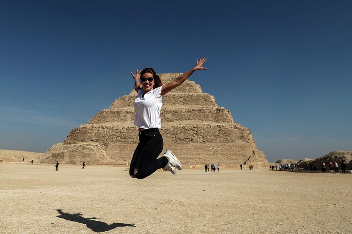 Private Guided Tour to Giza pyramids, Sphinx and Saqqara + Lunch - Image 5