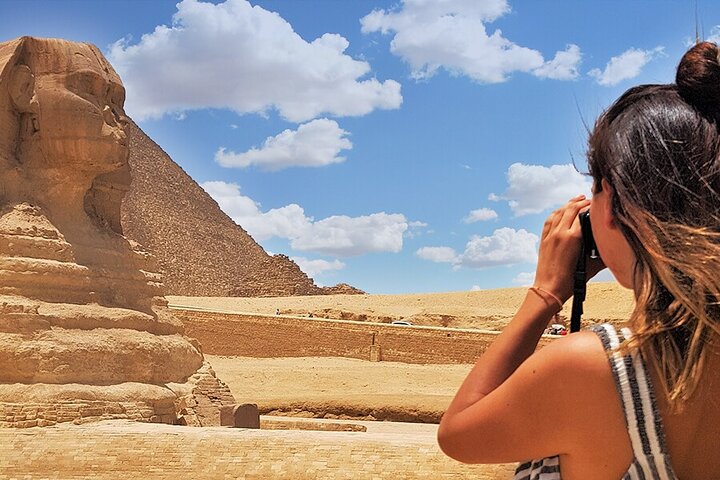 Private Guided Tour to Giza pyramids, Sphinx and Saqqara + Lunch - Image 3