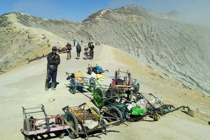 Active Volcanoes Bromo and Ijen - Start Surabaya 3 Days and 2 Nights - Image 2