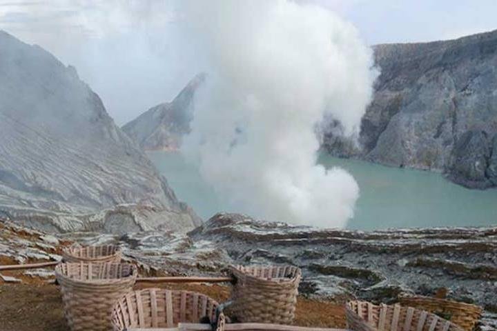 Active Volcanoes Bromo and Ijen - Start Surabaya 3 Days and 2 Nights - Image 3