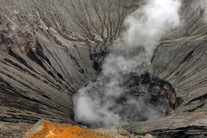 Active Volcanoes Bromo and Ijen - Start Surabaya 3 Days and 2 Nights - Image 1