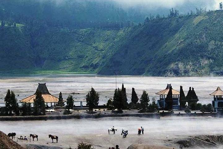 Explore Bromo with Luxurious Jiwa Jawa Hotel - start Surabaya // 2 days 1 night - Image 1