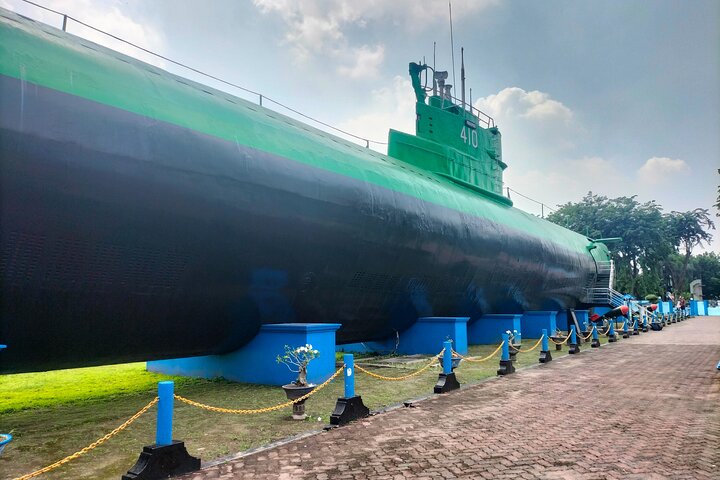 Private Day Tour Surabaya Historiculture - Image 4