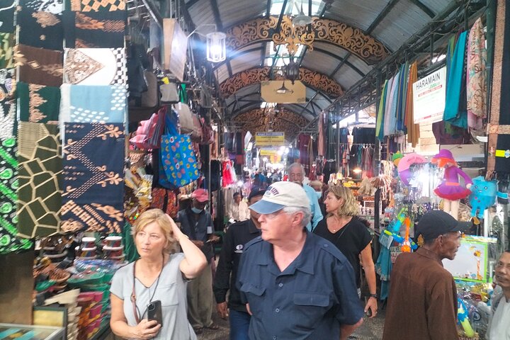 Private Day Tour Surabaya Historiculture - Image 5