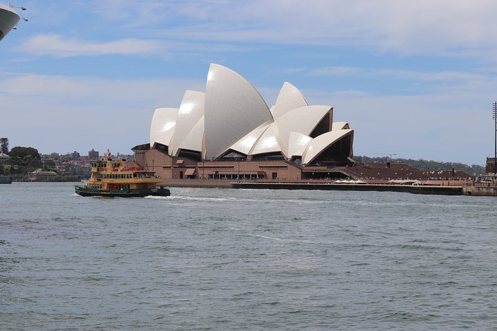 Private Sydney City and Bondi Beach Half Day Tour - Image 2