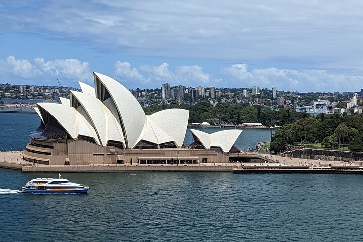 Sydney Highlights Walking Tour and Outdoor Escape-room - Image 2
