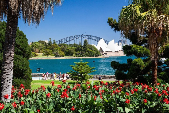 Sydney Private Day Tours | See Sydney in Style | 8 Hour Luxury Private Tour - Image 1