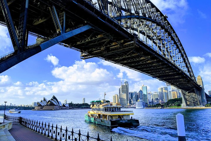 Sydney Secrets and Bondi Beach 4 HOUR MORNING PRIVATE TOUR - Image 1