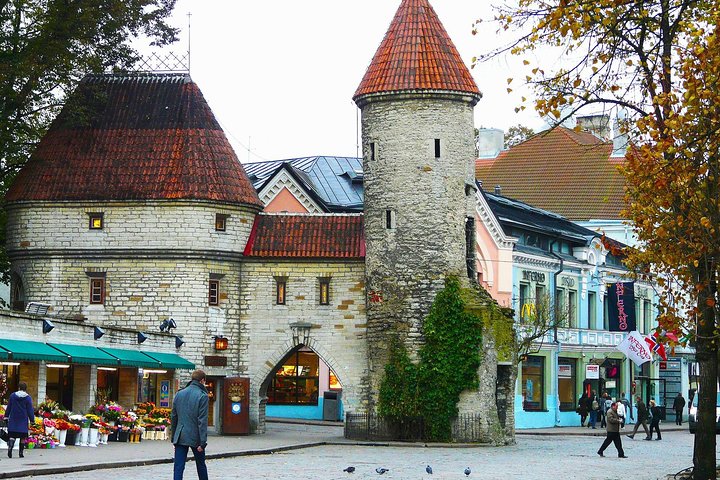 2-hour private tour of Tallinn with transport - Image 2