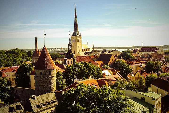 2-hour private tour of Tallinn with transport - Image 4