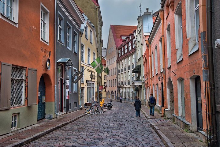 Join-in Shore Excursion: Tallinn Old Town with Kadriorg and Pirita - Image 4