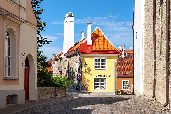 Old and Nowaday Tallinn Driving and Little Walking Private Tour - Image 2