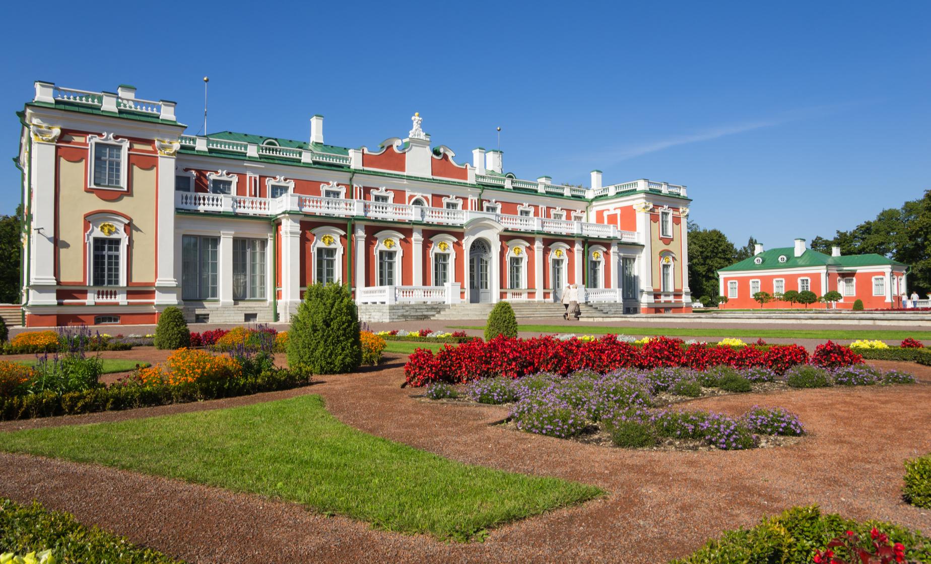 Private Kadriorg Palace and Upper Town - Image 1