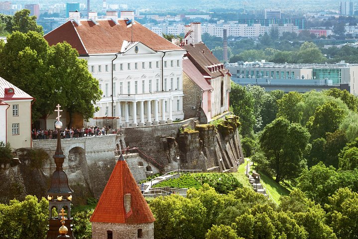 Private Medieval Tallinn Tour with Kadriorg-Pirita Seashore - Image 2