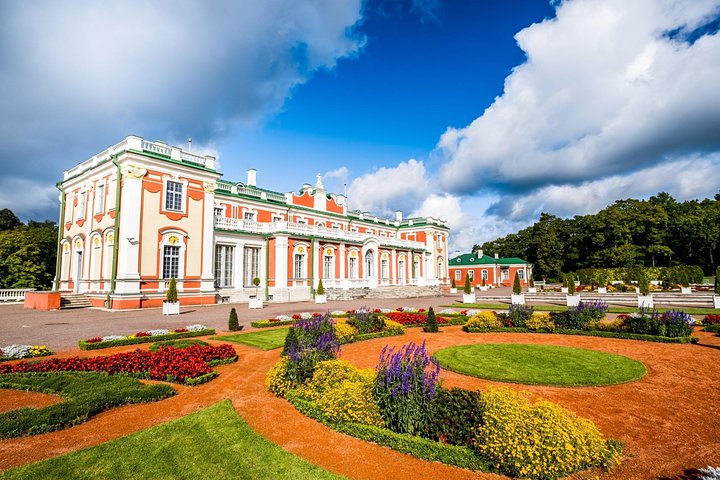 Private Medieval Tallinn Tour with Kadriorg-Pirita Seashore - Image 1