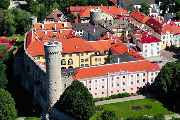 Private Shore Excursion: Highlights of Tallinn with Kadriorg and Pirita - Image 2