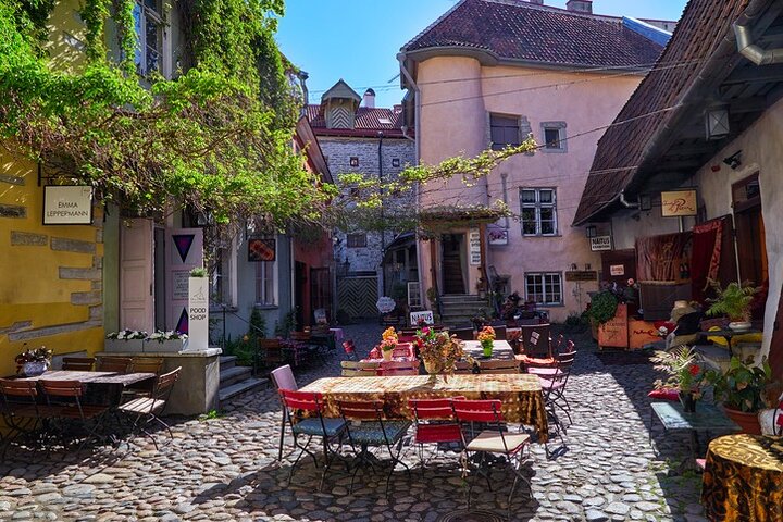 Tallinn Old Town Walking Tour & Free time (Depart from Tallinn Port) - Image 4