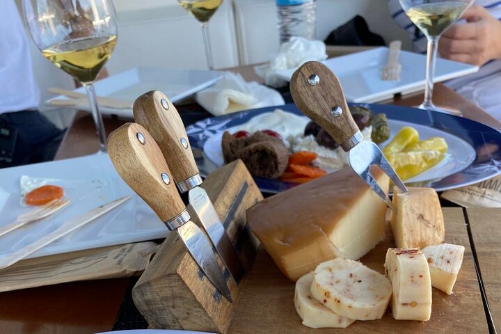 Thessaloniki Gastronomy Yacht Private Tour with Storytelling - Image 4