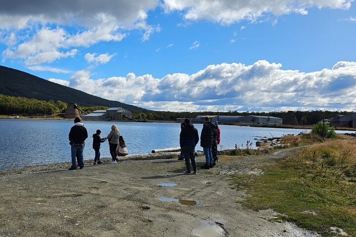 Escondido and Fagnano Lake Tour with Guide in Ushuaia - Image 4