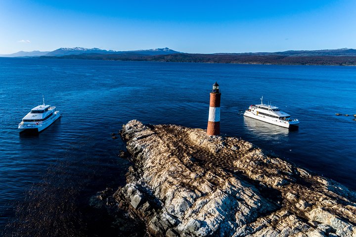 Navigation in the Beagle Channel with minitrekking USHUAIA - Image 1