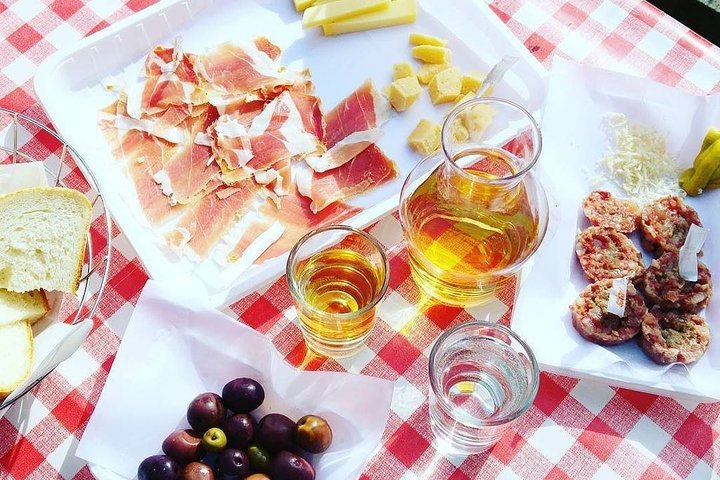 Food and Wine tasting experience in Trieste traditional farmhouse Osmiza - Image 1
