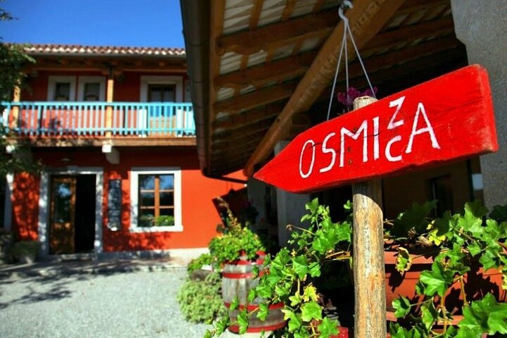 Food and Wine tasting experience in Trieste traditional farmhouse Osmiza - Image 3